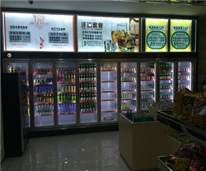 江西省景德鎮(zhèn)量販KTV風幕柜飲料柜案例